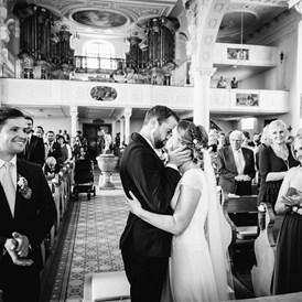 Hochzeitsfotograf: Brautpaar während der Trauung - Stefan Kuhn Hochzeitsfotografie