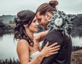 Hochzeitsfotograf: Romantisches Vintage Brautpaarshooting am See - LM-Fotodesign