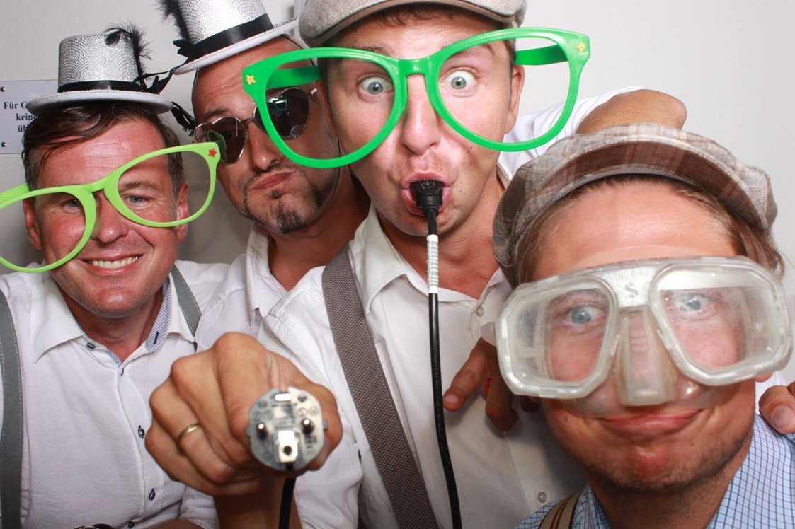 Hochzeitsfotograf: Der Spaß kommt nicht zu kurz - fotoBOOX der Fotobox Profi