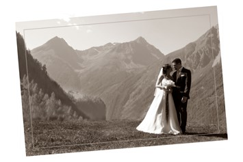 Hochzeitsfotograf: Postkarte wie früher - Viktoria Gstrein | Black Tea Fotografie