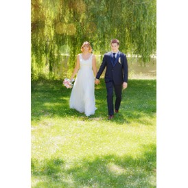 Hochzeitsfotograf: Brautpaar in der Parkanlage - Fotostudio Bremer