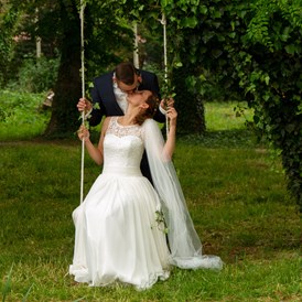 Hochzeitsfotograf: Brautpaarshooting direkt nach der Trauung am Hainer See / Kahnsdorf - lisamariedesign | fotografie und grafikdesign in leipzig