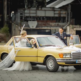 Hochzeitsfotograf: Mit dem Brautfahrzeug zum Phönix West ind Dortmund - DW_Hochzeitsfotografie