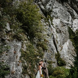 Hochzeitsfotograf: Brautpaarshooting in Traunkirchen. - fessellos Fotografie