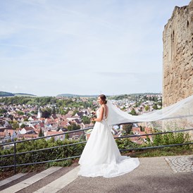 Hochzeitsfotograf: Braut fliegender Schleier - Simon Braun
