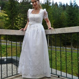 Hochzeitsfotograf: Fotoshooting Trachtenmode für die Braut

Mode by Parzinger

(c)2016 by Paparazzi-Tirol | mamaRazzi-foto - Paparazzi Tirol | MamaRazzi - Foto | Isabella Seidl Photography