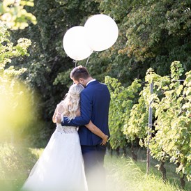 Hochzeitsfotograf: Romantische Augenblicke im Weingarten - Monika Wittmann Photography