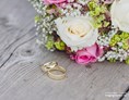 Hochzeitsfotograf: Ehe-Ringe und Brautstrauß - Christoph Vögele Fotograf