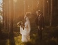 Hochzeitsfotograf: Schweizer Elopement in den Bergen. Wunderschönes Abendlicht mit Rahel & Nathan. - Sulamit Eschmann