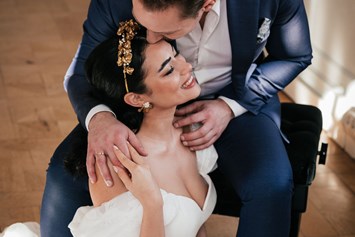 Hochzeitsfotograf: Brautpaar auf Schloss Teutschenthal - Freyas Fine Weddings
