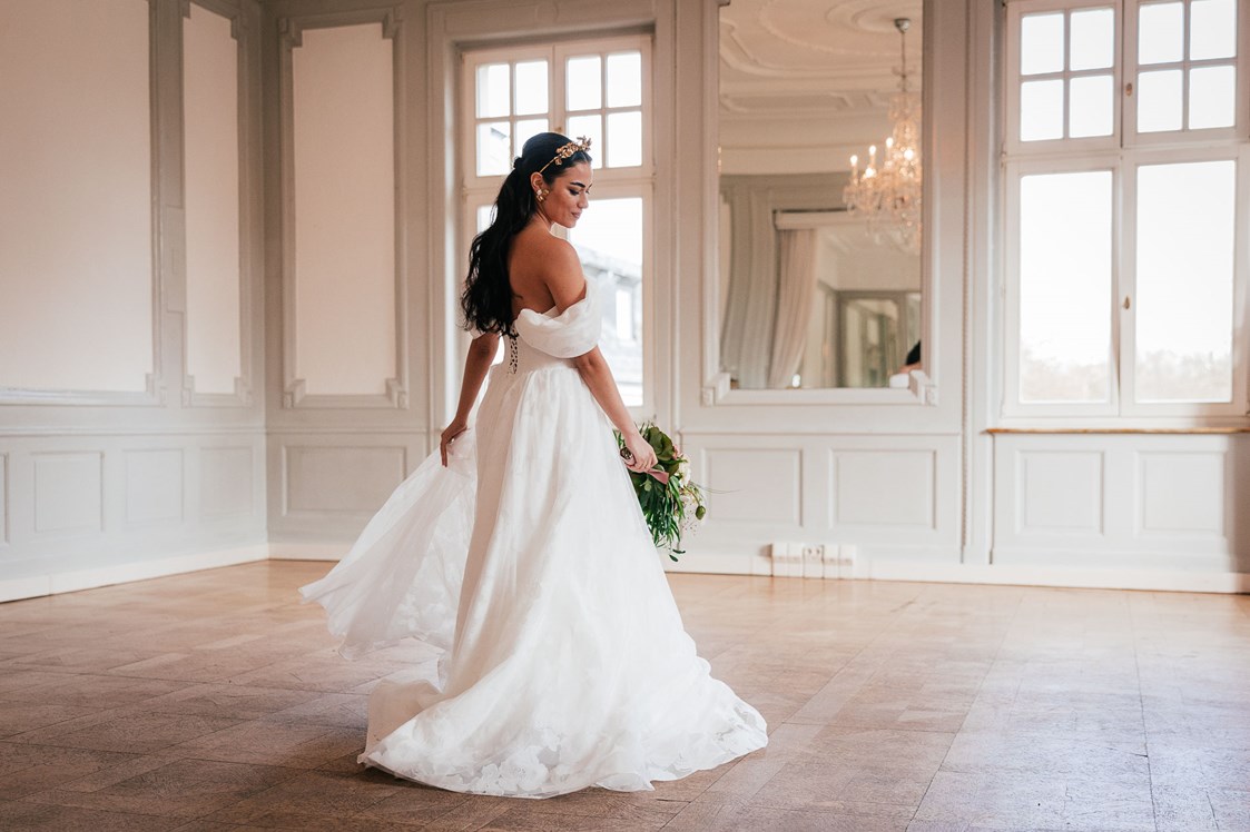 Hochzeitsfotograf: Braut auf Schloss Teutschenthal - Freyas Fine Weddings