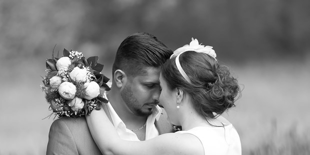 Hochzeitsfotos - Art des Shootings: Fotostory - Neumünster - Foto Regen