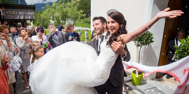 Hochzeitsfotos - Fotobox alleine buchbar - Höhenkirchen-Siegertsbrunn - Ein Bild aus der Hochzeit mit Cindy und Michael im Tiroler Pitztal - click & smile photography