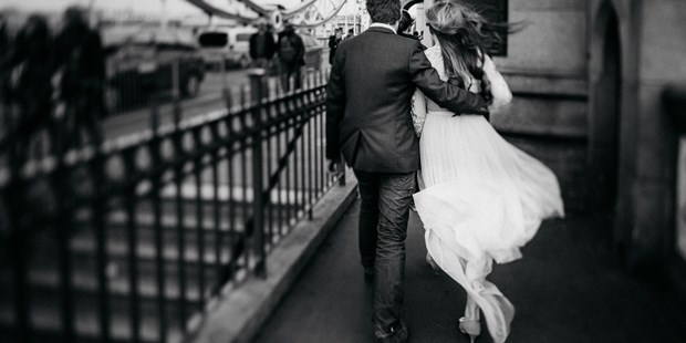 Hochzeitsfotos - Art des Shootings: Trash your Dress - Frösau - Verlobungsshooting London 2017 / Engagementshooting
 - Weddingstyler