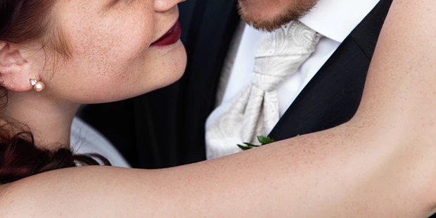Hochzeitsfotos - Copyright und Rechte: Bilder kommerziell nutzbar - Hohenbrück-Neu Schadow - Gemütliche Hochzeit von Patty und Christoph in Leipzig  - Maks Yasinski