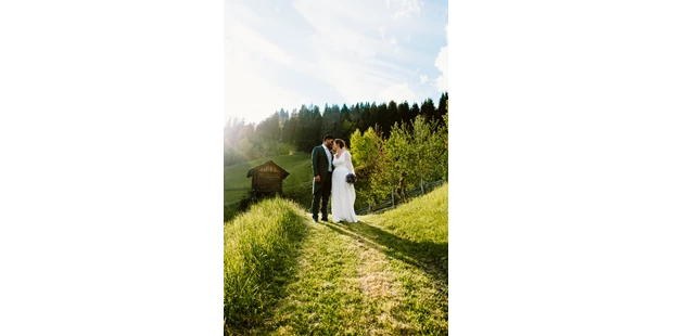 Hochzeitsfotos - Copyright und Rechte: Bilder privat nutzbar - Obersammelsdorf - Brautpaar Lesachtal - storymanufaktur. 