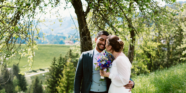 Hochzeitsfotos - Copyright und Rechte: Bilder auf Social Media erlaubt - Innsbruck - Brautpaar Lesachtal - storymanufaktur. 