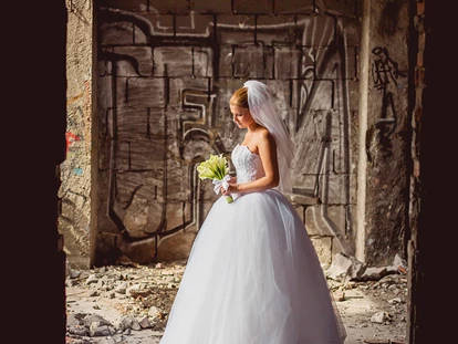 Hochzeitsfotos - Art des Shootings: Trash your Dress - Elsarn im Straßertal - Marian Csano