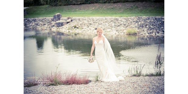 Hochzeitsfotos - Copyright und Rechte: Bilder auf Social Media erlaubt - Hausruck - Braut am Metzenhof - DieFotoFrau