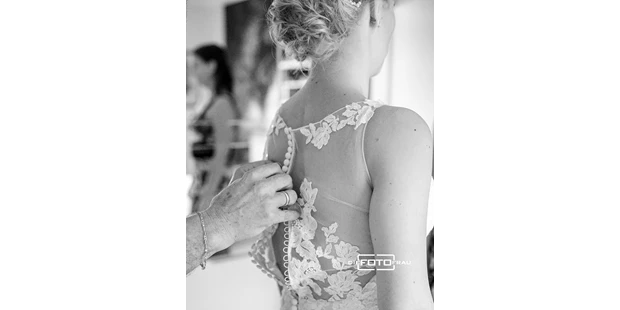 Hochzeitsfotos - Art des Shootings: Portrait Hochzeitsshooting - Hütt (Esternberg) - Getting Ready - DieFotoFrau