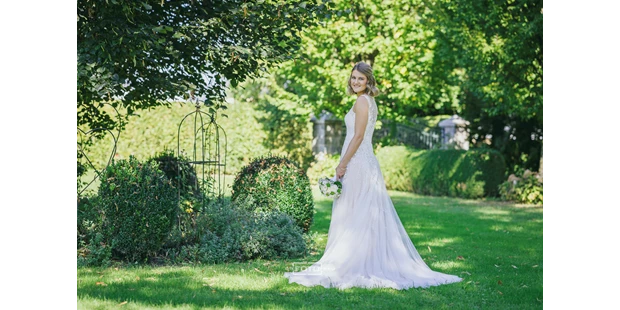 Hochzeitsfotos - Art des Shootings: Trash your Dress - Munderfing - Braut - DieFotoFrau
