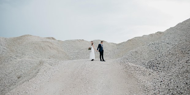 Hochzeitsfotos - Videografie buchbar - Königsberger Straße - Brautpaar| WE WILL WEDDINGS | Hochzeitsfotografin Wien / Tirol - WE WILL WEDDINGS