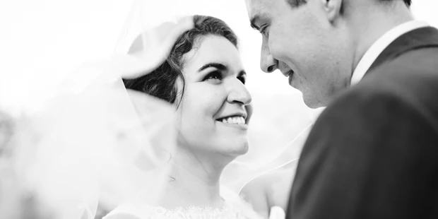Hochzeitsfotos - Copyright und Rechte: Bilder auf Social Media erlaubt - Lehen (Telfs) - Brautpaar in Graz in der Steiermark. WE WILL WEDDINGS | Hochzeitsfotografin Graz Steiermark Österreich - WE WILL WEDDINGS
