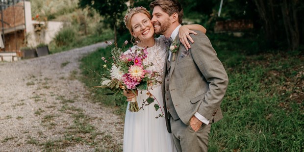 Hochzeitsfotos - Copyright und Rechte: Bilder auf Social Media erlaubt - Aich an der Straße - Hochzeit in der Steiermark / Vom Hügel - Pixellicious