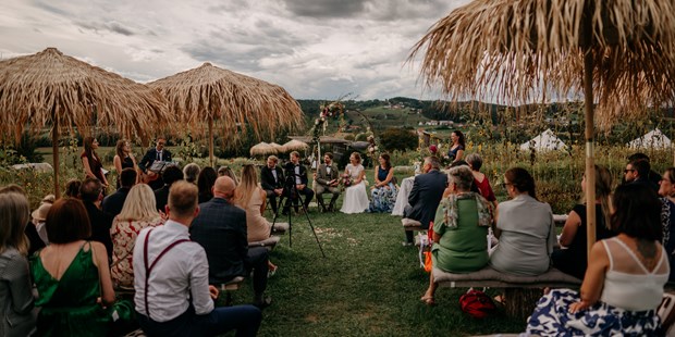 Hochzeitsfotos - Velden am Wörther See - Hochzeit in der Steiermark / Vom Hügel - Pixellicious