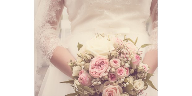 Hochzeitsfotos - Copyright und Rechte: Bilder auf Social Media erlaubt - Bezau - Hochzeit - Photogenika Hochzeitsfotografen