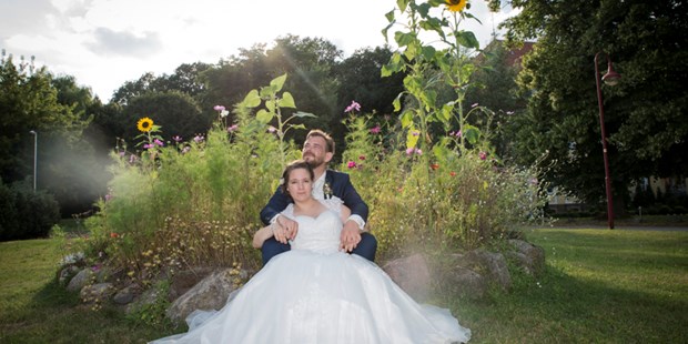 Hochzeitsfotos - Copyright und Rechte: Bilder auf Social Media erlaubt - PLZ 89423 (Deutschland) - Josefine Ickert