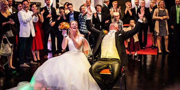 Hochzeitsfotos - Copyright und Rechte: Bilder auf Social Media erlaubt - Köln - Hochzeitsfeier Düsseldorf Hochzeitsfotografie Dorina Köbele-Milas - Dorina Köbele-Milaş