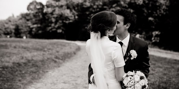 Hochzeitsfotos - Copyright und Rechte: Bilder auf Social Media erlaubt - Großhöflein - Memories & Emotions Photography