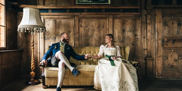 Hochzeitsfotos - zweite Kamera - Bernardin - Paar in Trachten im Schloss Höch in der Flachau - Dieter Hawlan