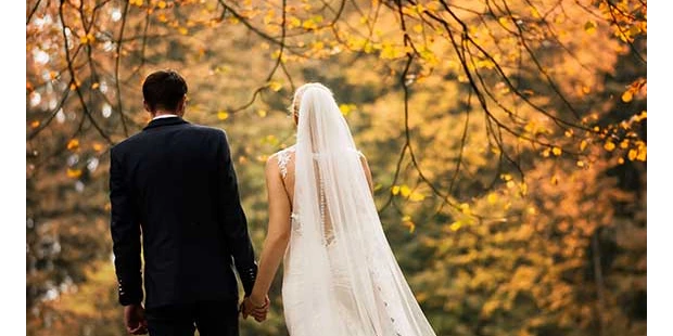Hochzeitsfotos - zweite Kamera - Birkenberg - Brautpaar mit Herbststimmung - Art of Photography Monika Kessler