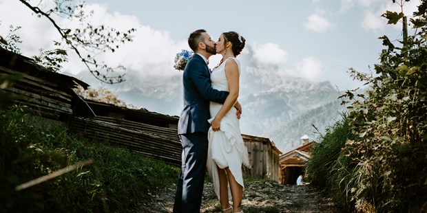 Hochzeitsfotos - Art des Shootings: Fotostory - Zugspitze - Paarshooting in Hintergraseck - Magnus Winterholler | Gipfelliebe Hochzeitsfotografie