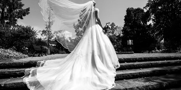 Hochzeitsfotos - Copyright und Rechte: Bilder auf Social Media erlaubt - Schlüsselfeld - Brautkleid mit Schleier - Ralf Milde