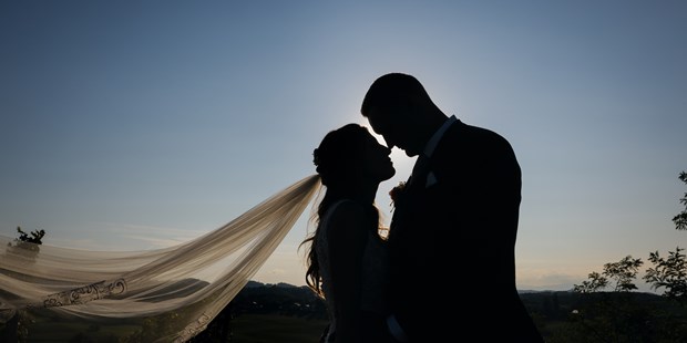 Hochzeitsfotos - Videografie buchbar - Oberrettenbach - Sarah Raiser Fotografie