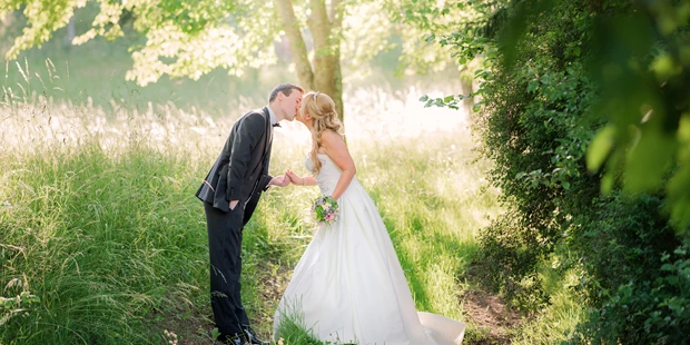 Hochzeitsfotos - Berufsfotograf - Großbottwar - Romantische Brautpaarbilder - Monja Kantenwein