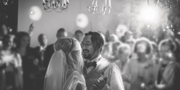 Hochzeitsfotos - Berufsfotograf - Nordrhein-Westfalen - Brautpaartanz auf Burg Blankenstein, Hattingen. - René Warich Photography
