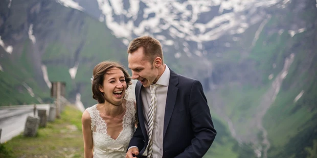 Hochzeitsfotos - Fotobox mit Zubehör - Angerberg - Hochzeitsfotoshooting in den Bergen, Grossglockner Hochalpenstrasse - Svetlana Schaier Fotografie 