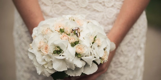 Hochzeitsfotos - Fotobox mit Zubehör - Wiesing (Wiesing) - Wedding flowers  - Svetlana Schaier Fotografie 