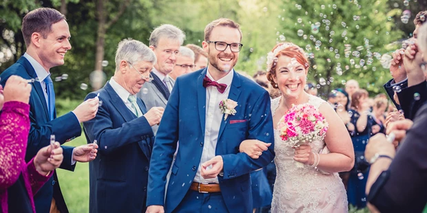 Hochzeitsfotos - Copyright und Rechte: Bilder auf Social Media erlaubt - Loffenau - Brautpaar - Stefan Kuhn Hochzeitsfotografie