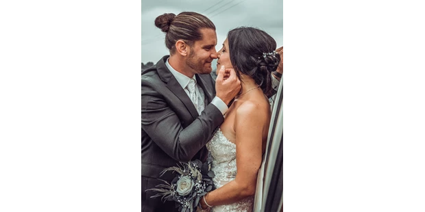 Hochzeitsfotos - Copyright und Rechte: keine Vervielfältigung erlaubt - Vetschau - Verliebtes Brautpaar - LM-Fotodesign