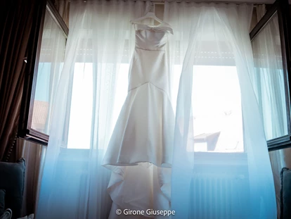 Hochzeitsfotos - Art des Shootings: Fotostory - Böllen - Getting Ready fotografiert von Foto Girone. - Foto Girone