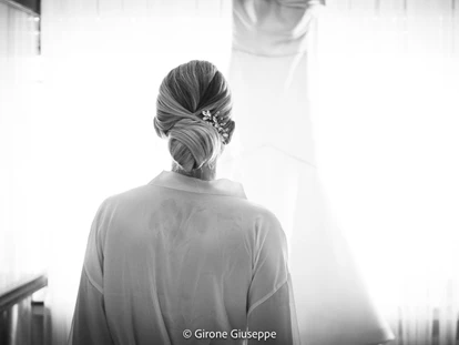 Hochzeitsfotos - Art des Shootings: Fotostory - Böllen - Getting Ready fotografiert von Foto Girone. - Foto Girone