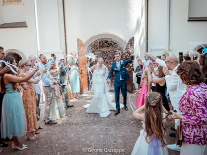 Hochzeitsfotos - Copyright und Rechte: Bilder dürfen bearbeitet werden - Reith bei Seefeld - Der Auszug - Foto Girone