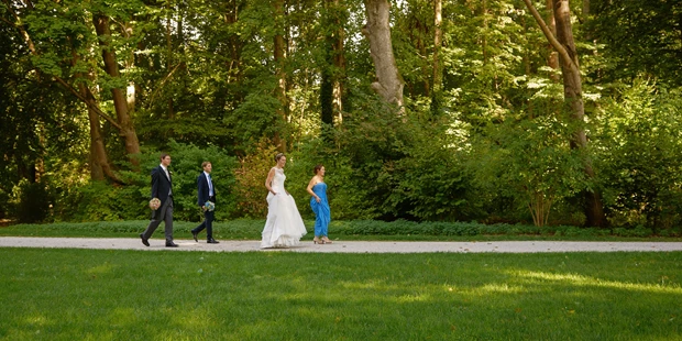 Hochzeitsfotos - zweite Kamera - Birkenberg - Portraitshooting Erding Stadtpark - markus krompaß photographie