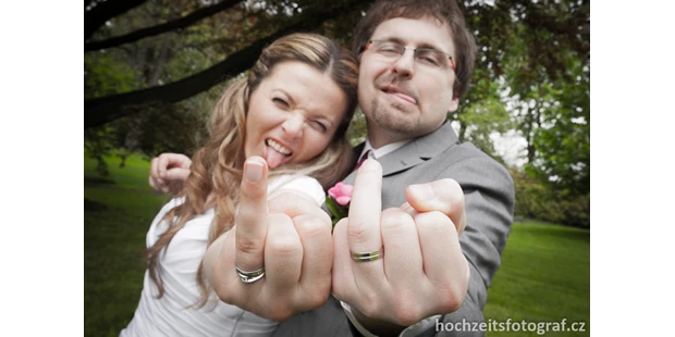 Hochzeitsfotos - Fotobox mit Zubehör - Roggendorf (Schollach) - Es sind die Ringfinger! - Marco