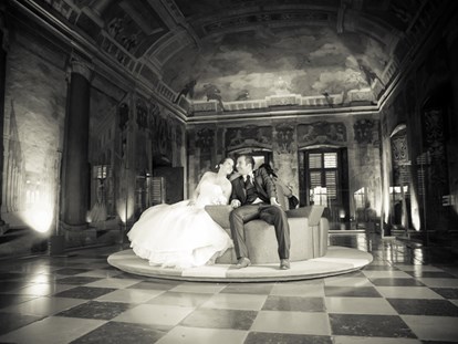 Hochzeitsfotos - Copyright und Rechte: Bilder auf Social Media erlaubt - Fotograf Salzburg Hochzeit im Schloß Hellbrunn - Der Hochzeitsfotograf: MS Fotografie